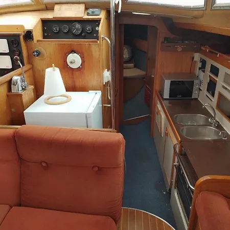 Zeebra - Jeanneau Espace 1000 Sailboat Lisbon