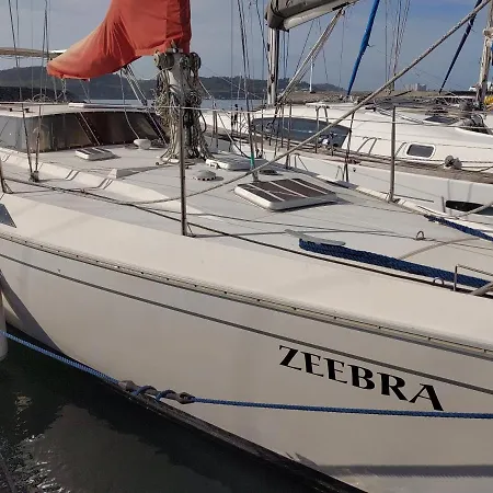 Botel Zeebra - Jeanneau Espace 1000 Sailboat